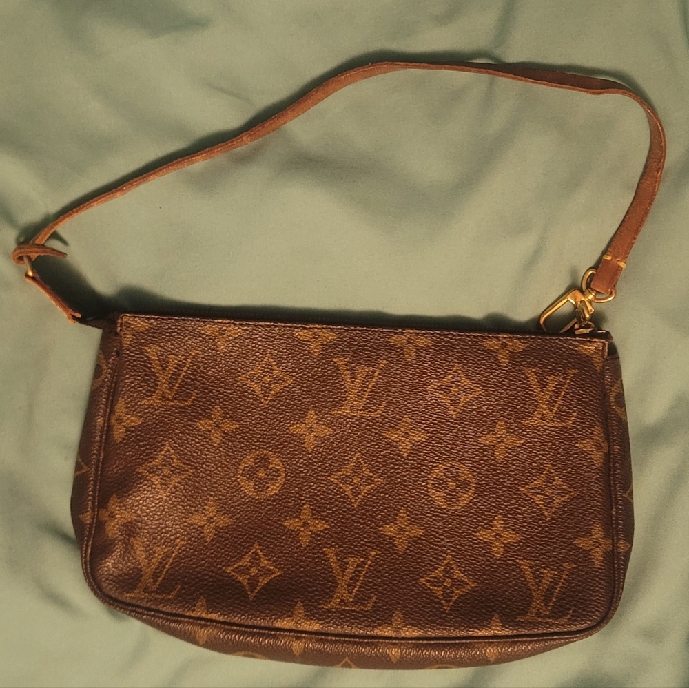 Vintage Louis Vuitton LV Pochette Authentic
